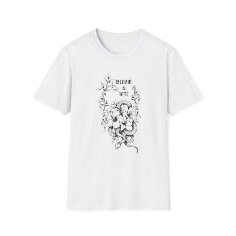 Camiseta "Bloom & Bite" – Snake & Floral Dark Aesthetic